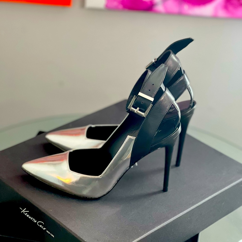 New Kenneth Cole Silver Argent Plateado Cut Out Pump perfect for a Sexy Night!